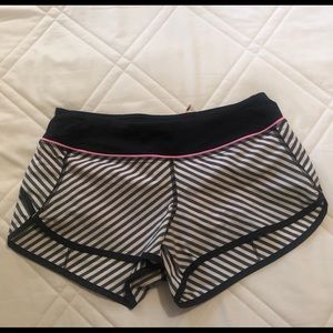 Lululemon Speed Up Short 2.5” size 6 Black